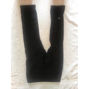 Lululemon low rise Wunder Unders (reversible)